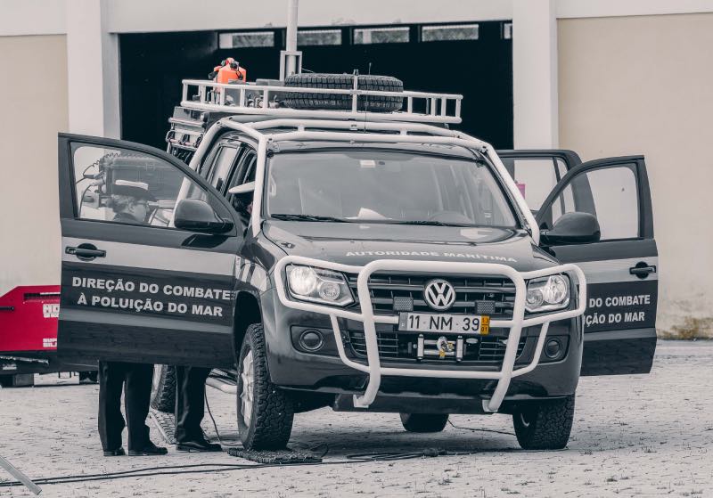 Veículos Militares Logísticos 3 veiculo da policia maritima com portas abertas